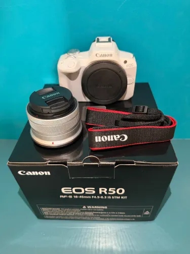 CAM CÂNON EOS R50 KIT RF-S 18-45MM STM BRANCA ( 1 ano gta brasil )
