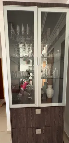 Vendo Cristaleira em MDF e Vidro
