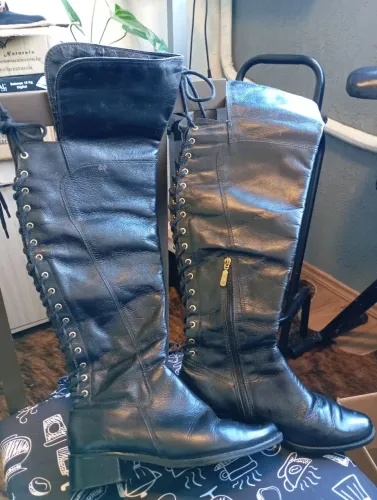 Bota de couro legítimo