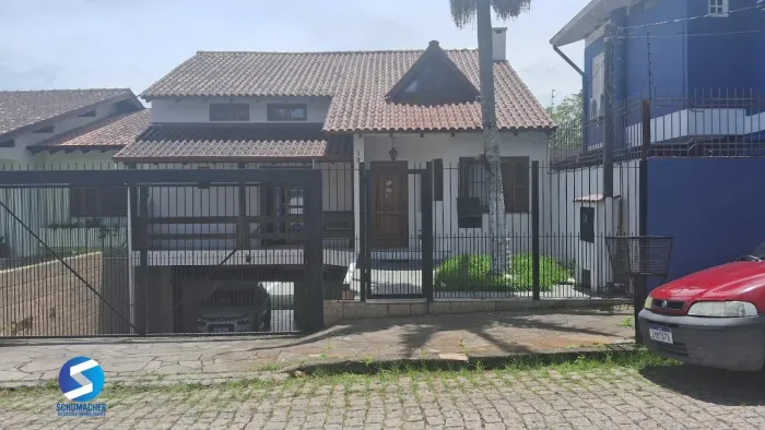 Casa em Ipanema 03 dormitórios, 01 Suíte , 03 vagas.. Aceita veículos / Imoveis