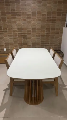 Mesa de jantar 6 lugares com 4 cadeiras