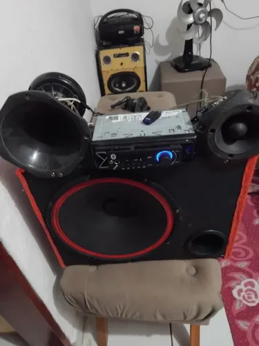 Vendo uma caixa de som muito boa