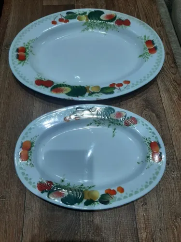 02 Travessas de ágata (ferro esmaltado). Medindo 40 e 30 cm - Vintage , nova ! YU-I BRAND