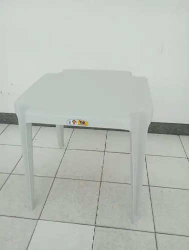 Mesa de Plástico 70x70.