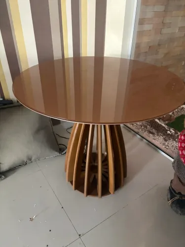 VENDO LINDA MESA DE CANTO