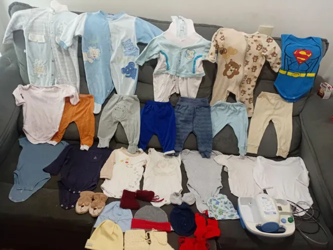 Vendo roupas para bebê tudo por 100 reais