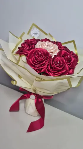 Buque de Rosas eternas (de cetim)