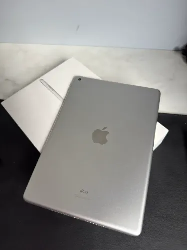 iPad 9 64GB prata
