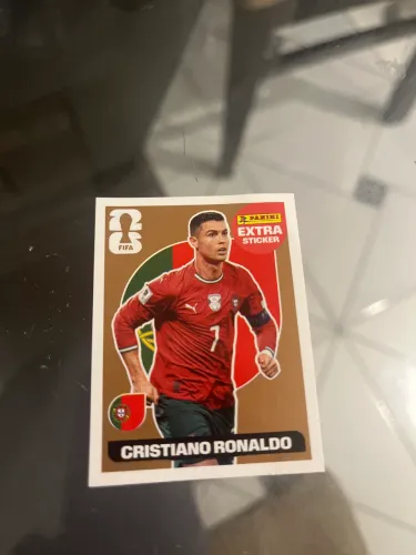 Cristiano Ronaldo figurinha em bronze ( recém achado, bem conservado ) valor a negociar.