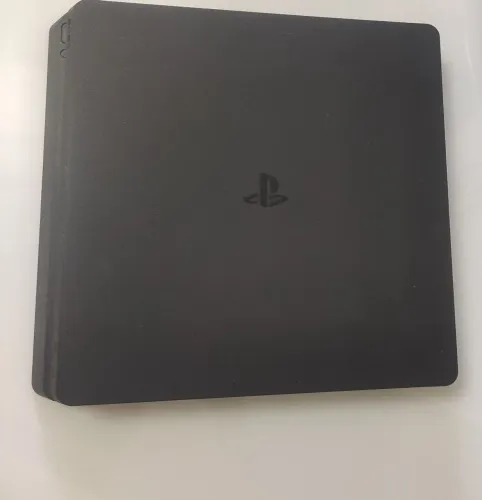 PS4 SLIM- 2 controles + 4 jogos