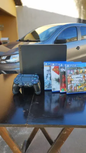 Vendendo ps4 eslim com quatro jogos e dois controles