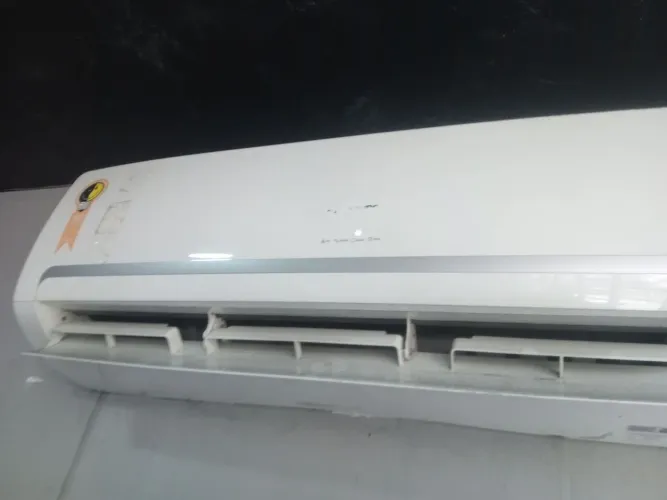 VENDO AR CONDICIONADO USADO MIDEA INVERTER 24OOO BTUS FUNCIONANDO RETIRAR NA PENHA