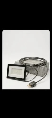 Vende-se extensão+refletor de led por $50reais pagamento á vista no dinheiro ou pix