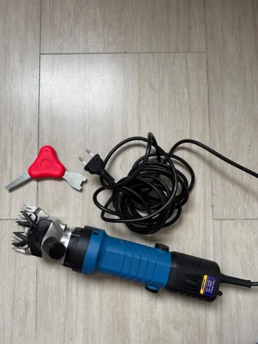 Tosquiadeira Elétrica para Ovinos 220V - Funcionando