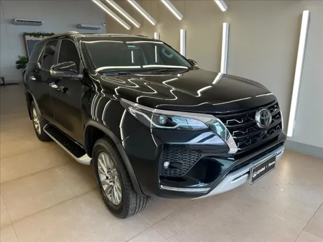 Toyota Hilux CD SRX 4X4 2.8 TDI 16V Diesel Aut. 2024