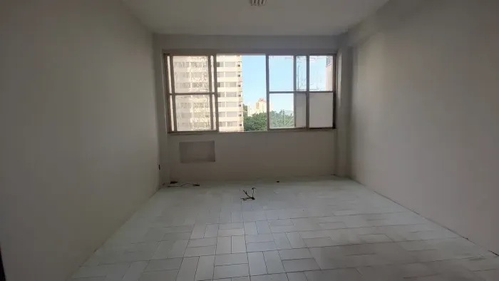 Sala Comercial com Vista para o Mar