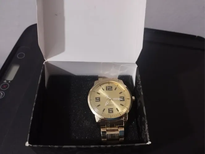 Relógio Masculino Dourado Quartz - Elegância e Estilo