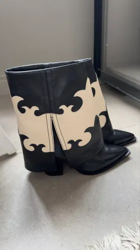 BOTA EM COURO AREZZO NOVA!