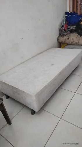 Vendo base pra cama de solteiro 188cm por 88cm leia a descrição do anúncio. 