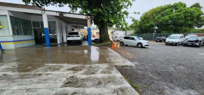 Aluguel de Loja Comercial com 6 salas, 4 banheiros e 50 vagas de garagem em Pernambués, Sa