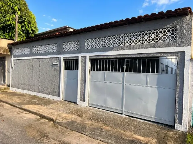 Casa Ampla para Alugar - 3 Qts (1 Suíte), Quintal e Garagem - Melhor Ponto do Sargento Ron