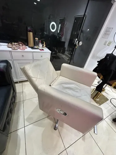 Cadeira Cabeleireira/maquiadora reclinável