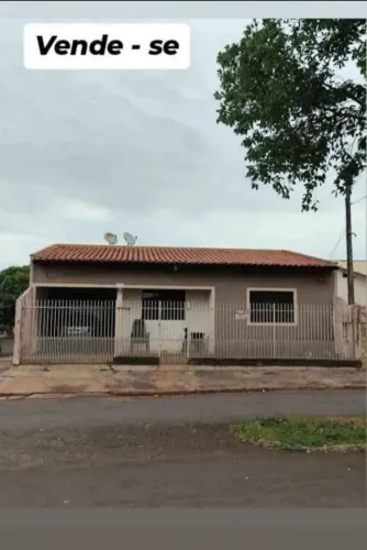Vende - se casa situada na rua Derli de Oliveira, 497<br> Centenário do Sul-PR