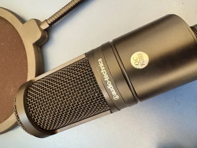 Microfone AT2020