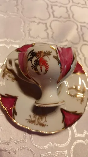 XÍCARA DE PORCELANA PINTADA A MÃO, ANOS 50