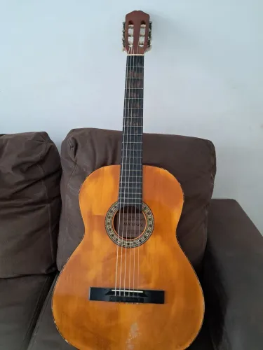 Violão de aço em bom estado