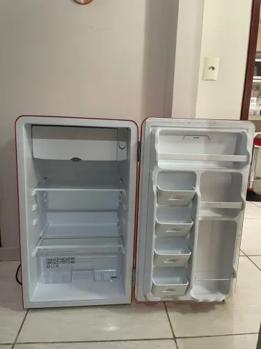 Vendo Frigobar Retrô Midea Vermelho 95L - Super Novo!