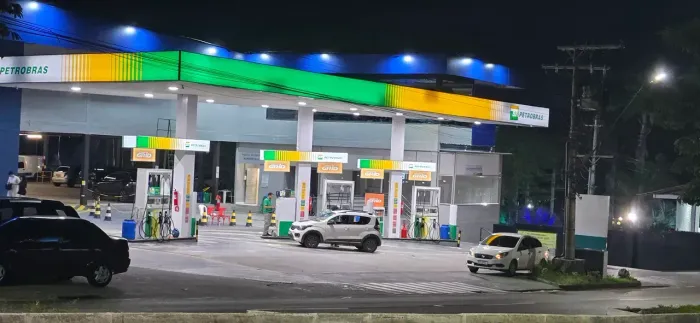 Vendo Propriedade com #Posto de Combustíveis + Galpões e Prédio comercial. Na Efigênio Sal