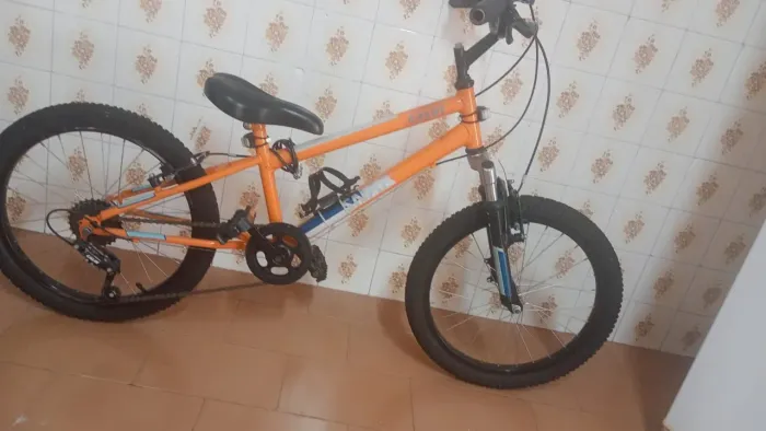 Bike aro 20 com amortecedor e marcha em bom estado