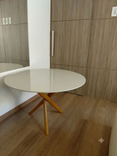 MESA DE JANTAR REDONDA VERSÁTIL E COM DESIGN MODERNO