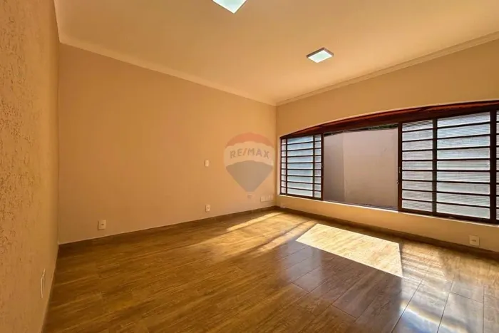 Casa A Venda em Mogi Mirim -Tucura - Terreno: 405 m² / Construção : 186 m² - 3 Quartos (1