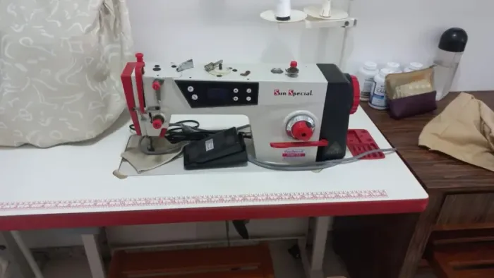 MÁQUINA DE COSTURA PROFISSIONAL