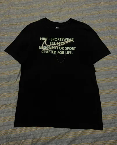 Camiseta Nike Sportswear Designed for Sport Crafted for Life