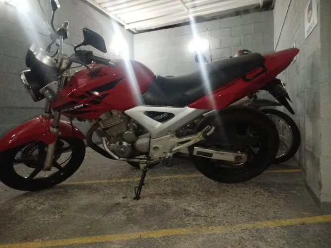 Vende se Honda Twister 2008
