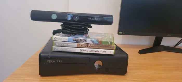 Xbox 360 Slim 250Gb + Kinect + 3 jogos