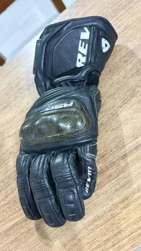 Luva motociclista couro REV?IT com proteção em carbono