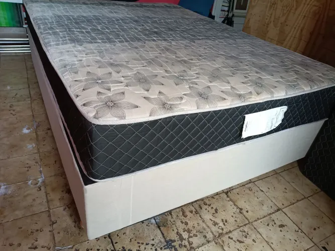 Conjunto de base+colchão de casal com molas ensacadas.colchao já tá higienizado