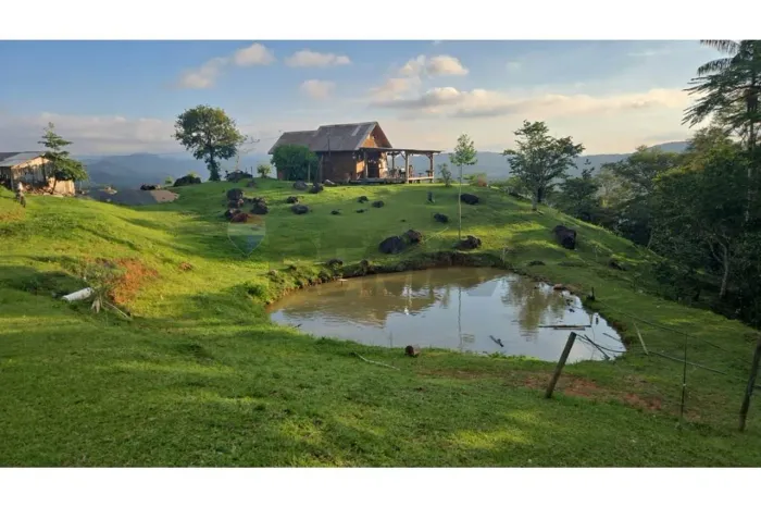 SÍTIO COM VISTA DE MONTANHA EM INDAIAL ENCANO