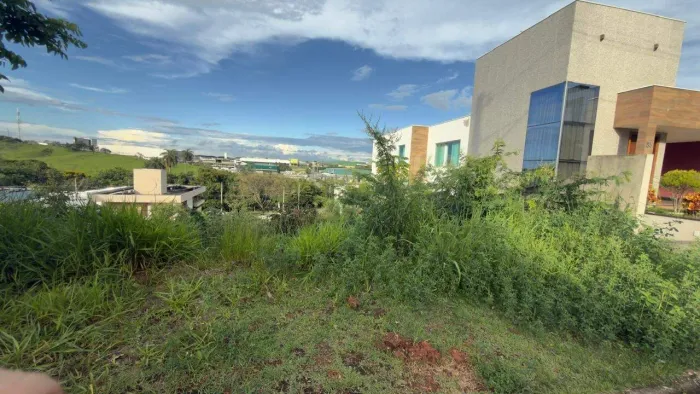 Lote em Condomínio Residencial no Portal do Sol Contagem/MG (360 m²)