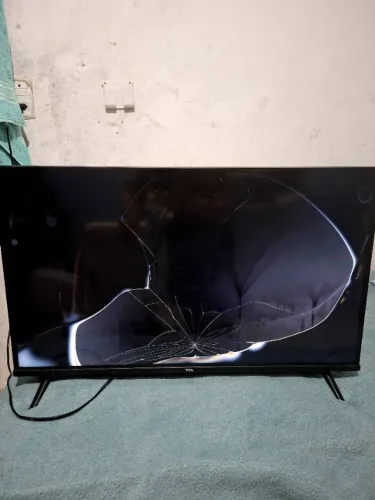 Tv TCL 32 polegadas (tela quebrada)