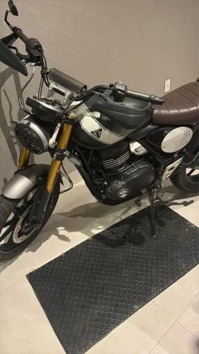 Vendi moto Triumph 400 com baixíssima kilometragem 