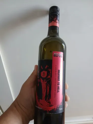 Garrafa ACDC comprado na Austrália.