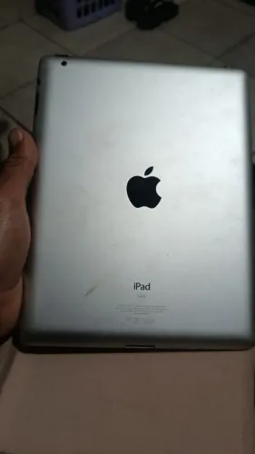 iPad 2 64GB Apple Original - Liga Bateria - Sem Carregador - pra retirar peças
