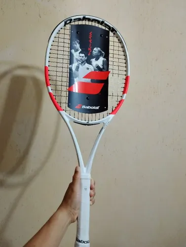 Raquete Babolat Pure Strike (nova) encordoada + Brinde