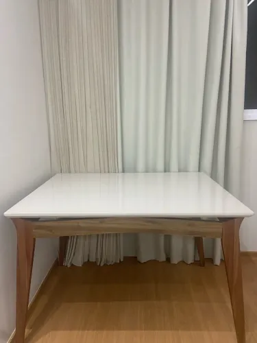 Mesa de Jantar 4 Lugares 120x90 Tampo Vidro Off White e Pés Madeira