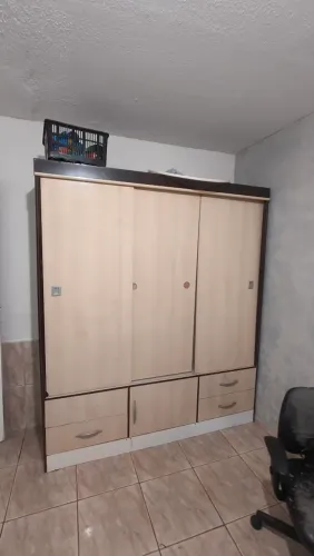 Vende-se guarda roupa